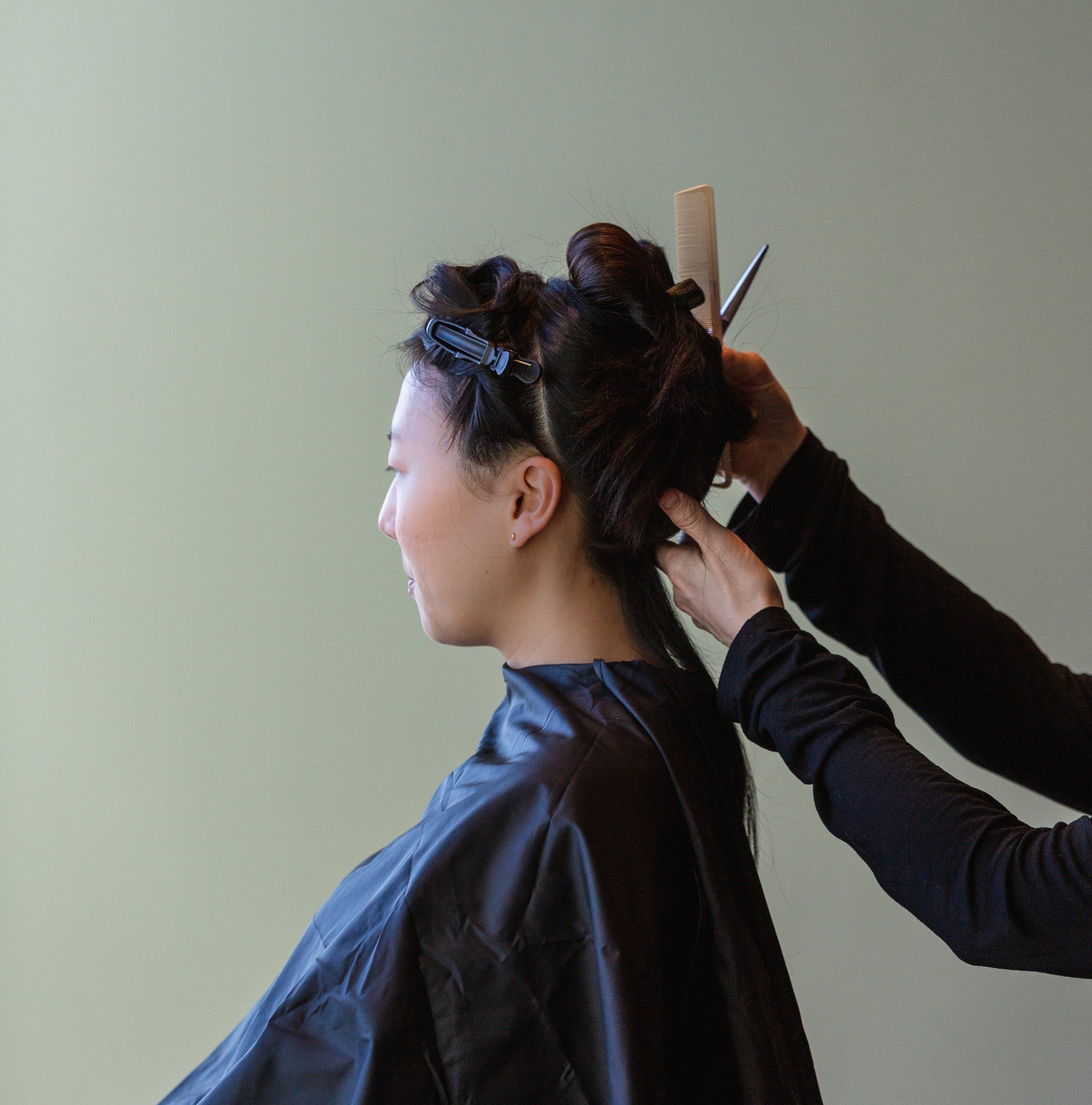 Explore our range of hair salon capes, aprons and gloves. We also stock a range of quality barber capes for all your salon or barber needs